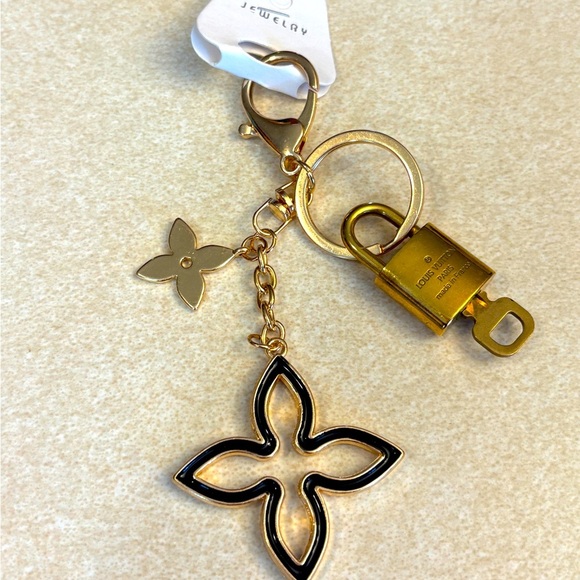 LOUIS VUITTON Lock & Key: #344 on Unbranded NWT Bag Charm/Keychain, EUC - Picture 6 of 10
